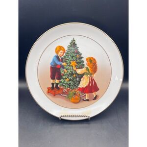 Avon Christmas Memories 1982 Collector Plate Keeping Christmas Tradition In‎ Box